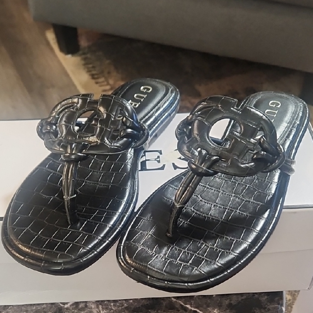 😶‍🌫️Guess Black Quilted Faux-Croc Thong Sandals with Gold Logo😶‍🌫️ - Picture 5 of 6